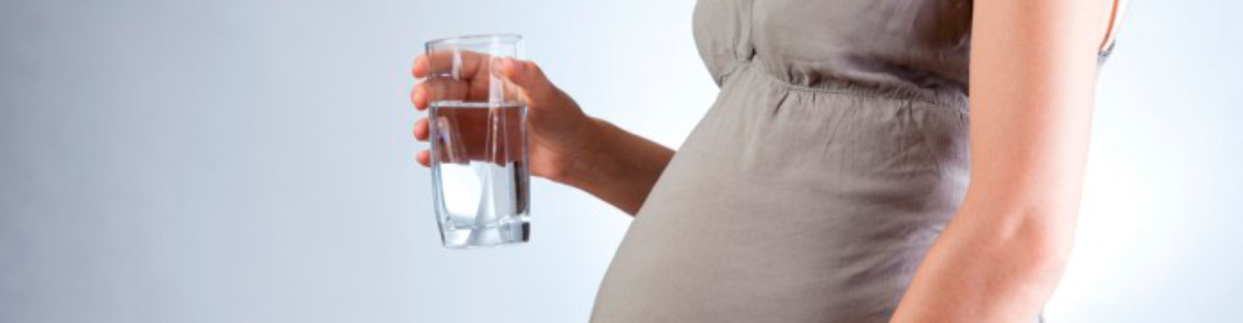 Сколько можно пить воды в день во время беременности?